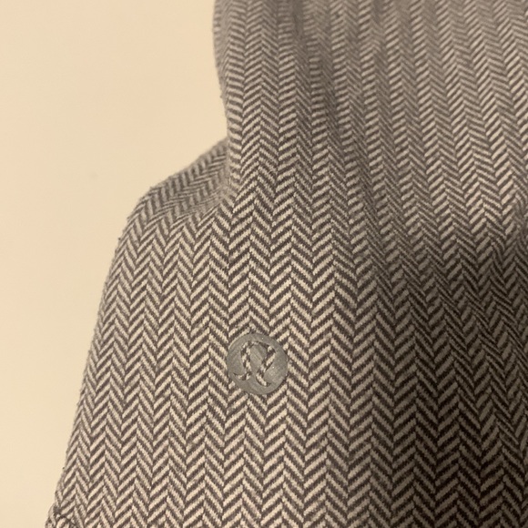 Lululemon mid layer - Picture 4 of 8
